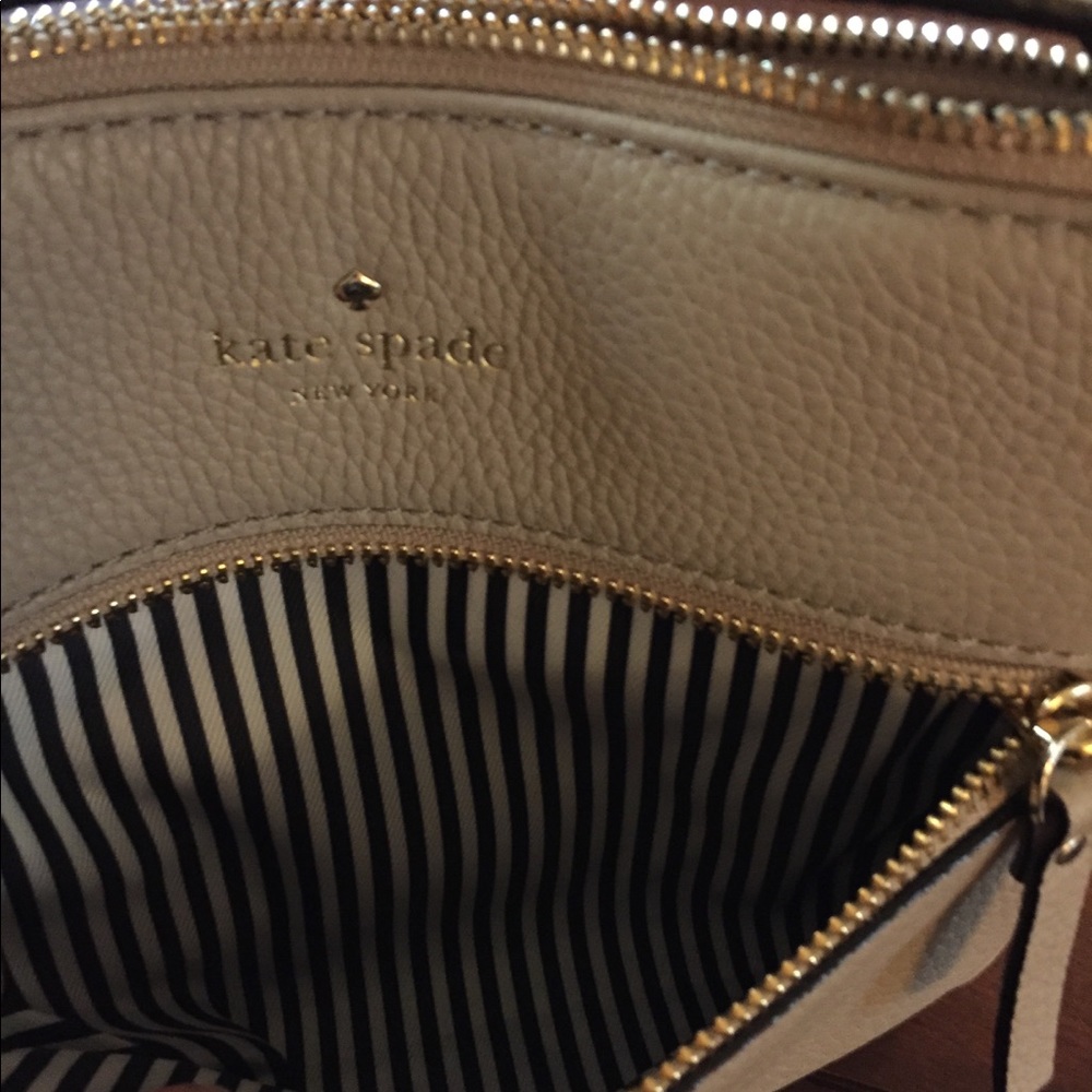 Kate Spade purse with a shoulder strap, like new. - Picture 4 of 5